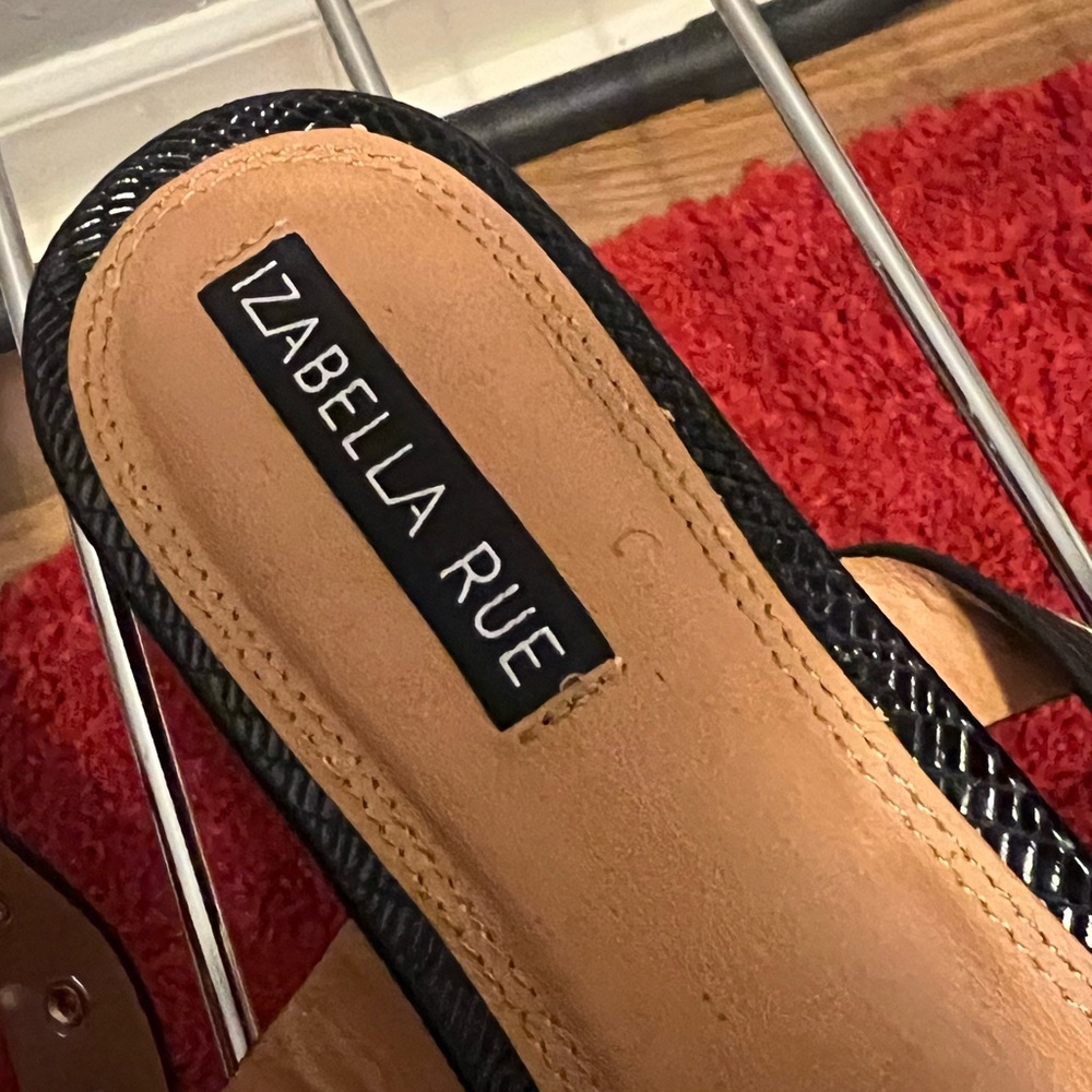 IZABELLA RUE flat sandals - Picture 7 of 9